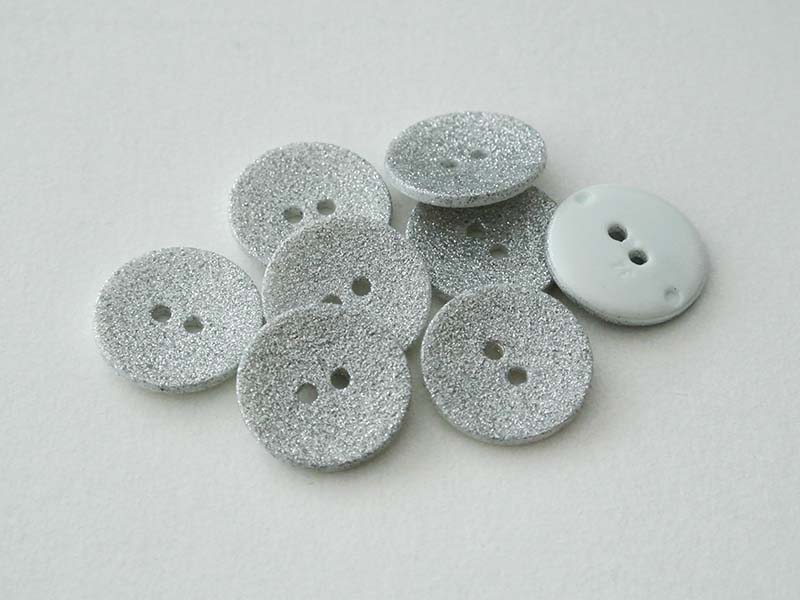 Glamourös silber glitzernder Zweiloch Kunststoff Knopf