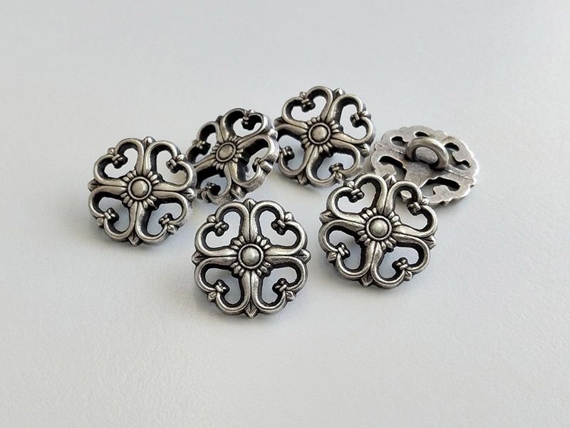 www.knopfparadies.de - 4639as - Altsilberfarbene, kleine Metallknöpfe mit Durchbruchmuster