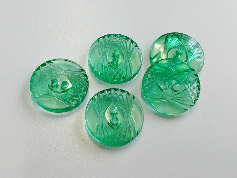 www.knopfparadies.de - 4670gn - Transparent grüne Kunststoffknöpfe, optisch fast wie Glasknöpfe