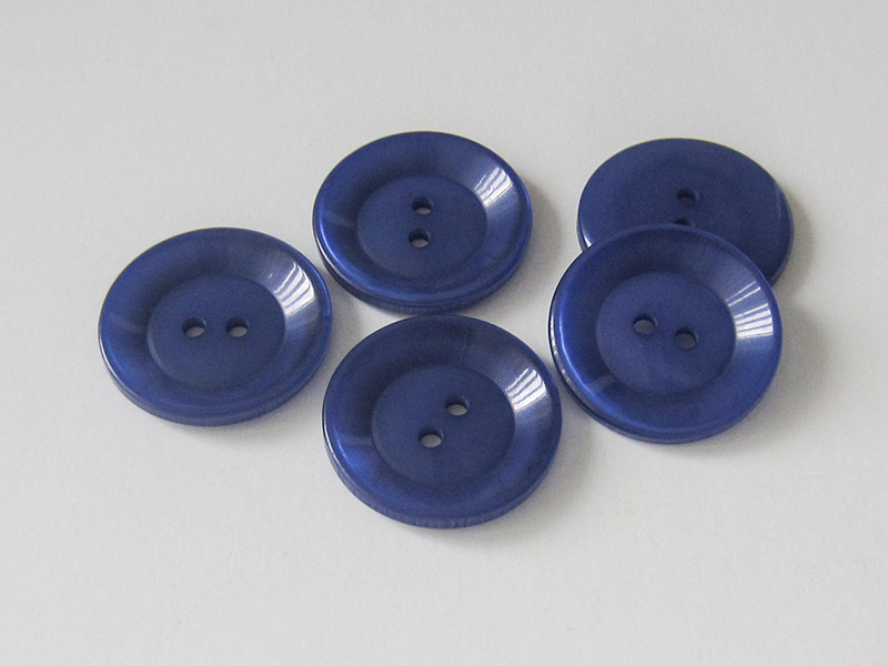 www.knopfparadies.de - 5818bl - Blaue Mantelknöpfe aus Kunststoff