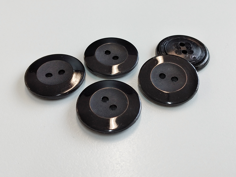 www.knopfparadies.de - 5607sc - Schwarze, günstige Kunststoffknöpfe mit zwei Löchern