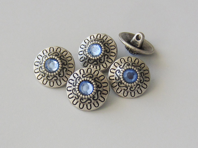 www.knopfparadies.de - 3440bl - Altsilberfarbene Metallknöpfe mit blauem Glitzerstein