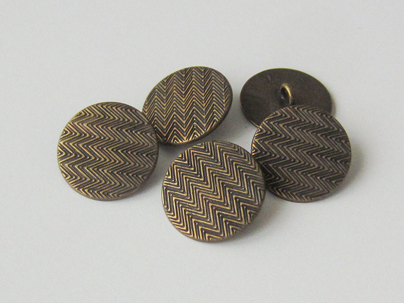 www.Knopfparadies.de - 3974am - Tolle altmessingfarbene Ösenknöpfe aus Metall mit geometrischem Muster