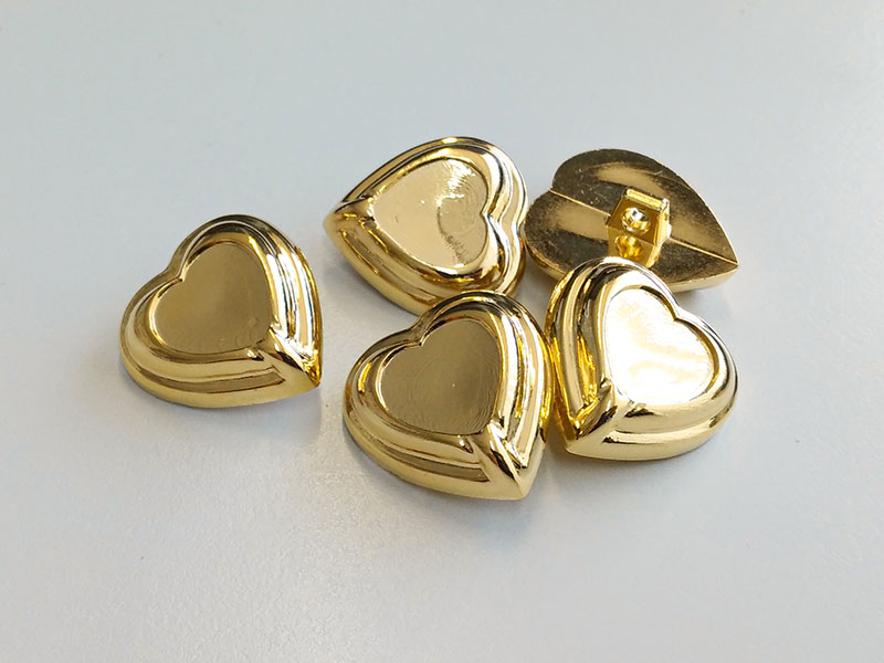 Großer goldfarb. Herz Knopf in Metall Optik / B-WARE