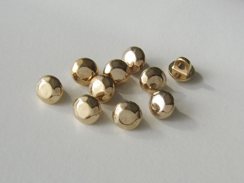 www.Knopfparadies.de - 1621go - Sehr kleine goldene Metallknöpfe wie Nieten oder Schraubenköpfe