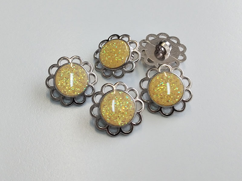 www.knopfparadies.de - 6675si - Leichte, zuckersüße Glitzerknöpfe in Blütenform