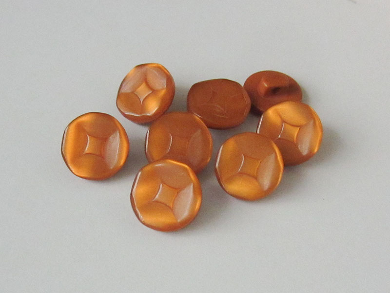 www.knopfparadies.de - 1675br - Orange- bis ockerfarbene Kunststoffknöpfe
