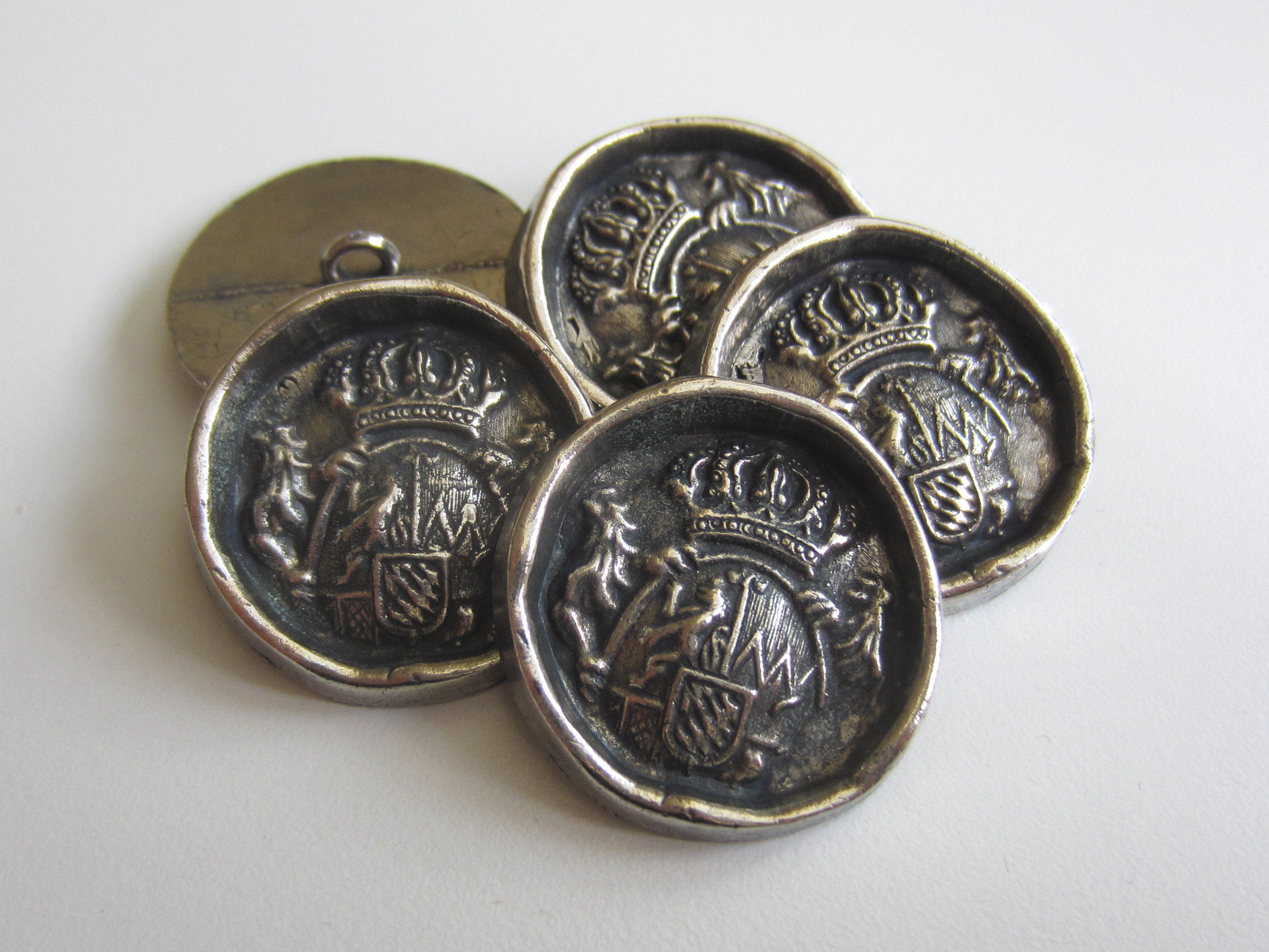 www.knopfparadies.de - 0370as - Metallknöpfe mit Wappen Königreich Bayern