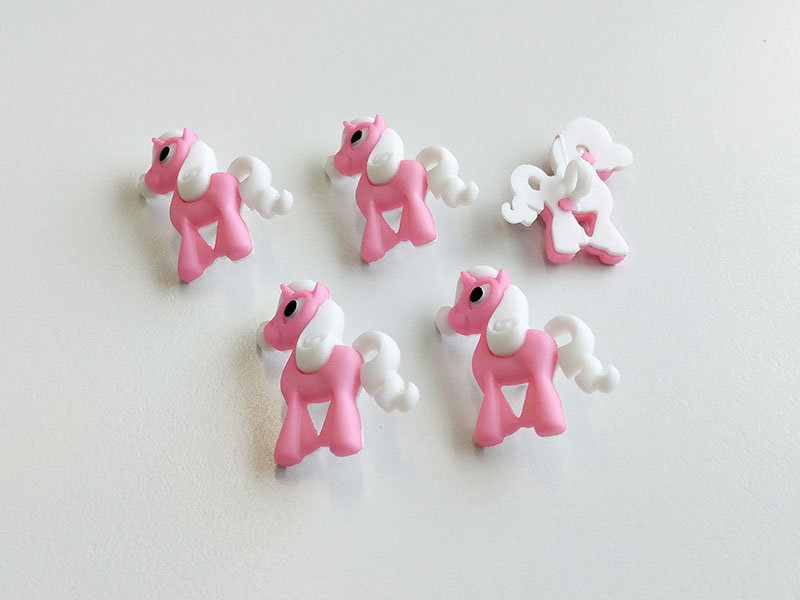 www.knopfparadies.de - 1418pi - Pink-weiße Kinderknöpfe "Einhorn" aus Kunststoff