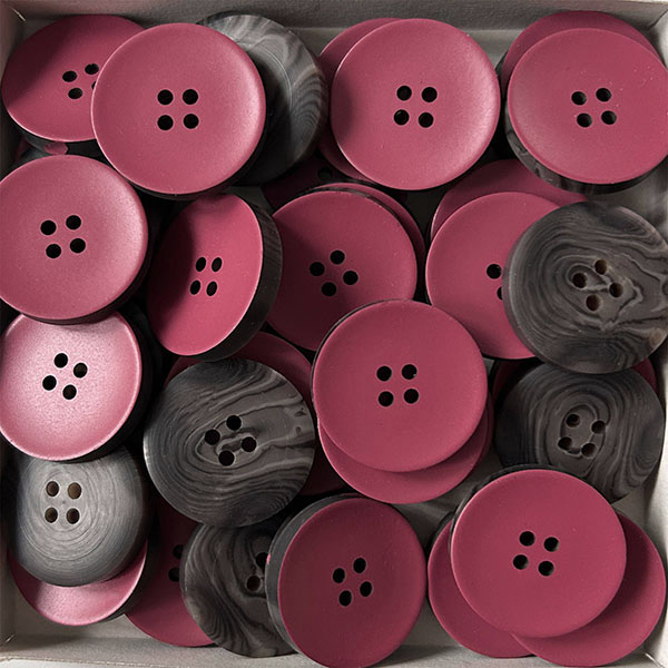 www.knopfparadies.de - 2253ro - roter Kunststoffknopf Seitenansicht