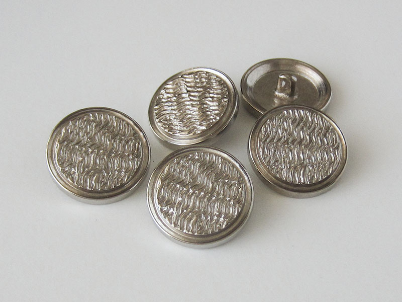www.Knopfparadies.de - 1583si - Silberne Ösen Metallknöpfe mit hübschem Wellen Muster