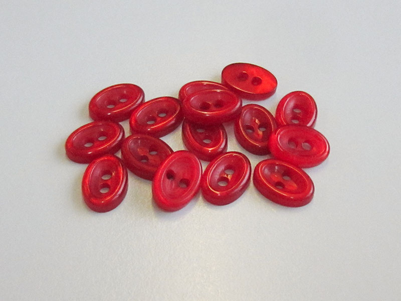 www.knopfparadies.de - 3710ro - Ovale Kunststoffknöpfe in rot schimmernd
