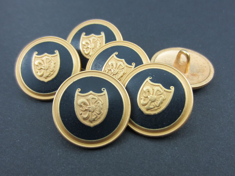 Schwarz-goldene Metallknöpfe mit mit schwarz-goldenem Fantasiemuster