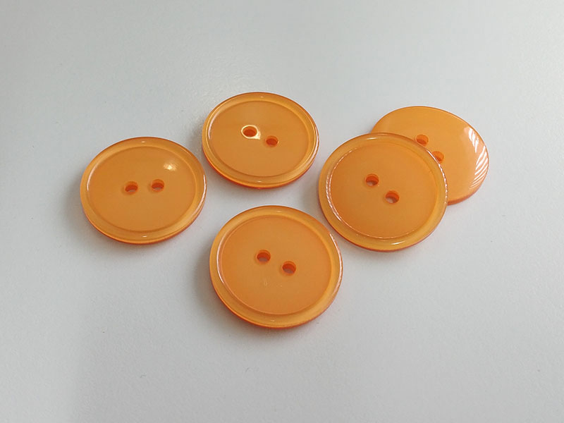 www.knopfparadies.de - 5089cl - Schlichte, orangene Mantelknöpfe aus Kunststoff