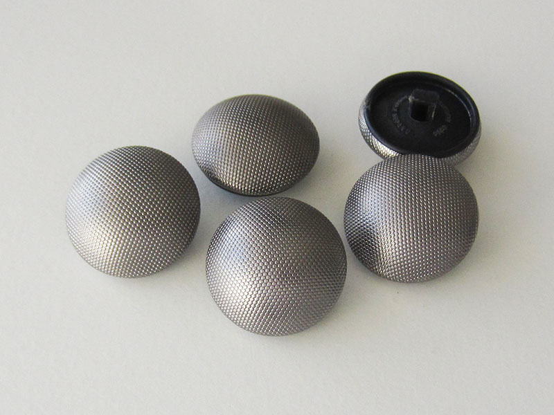 www.Knopfparadies.de - 1542ch - Stark gewölbte chromfarbene Ösenknöpfe aus leichtem Metallblech
