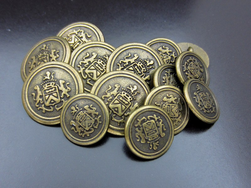 Altmessingfarb. Blazer Metall Knopf mit Wappen & Löwen