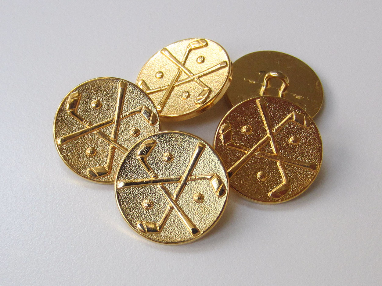 Goldfb. Metall Knopf mit Muster aus Golfschlägern
