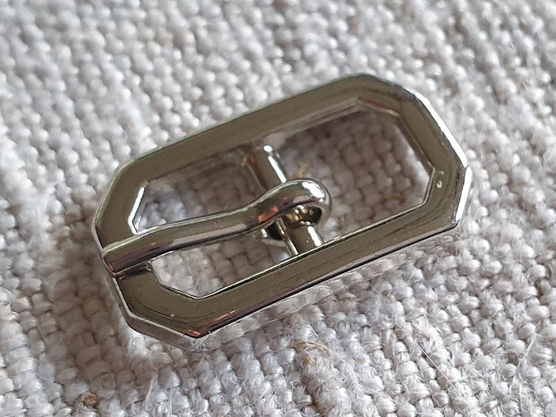 Sehr kleine Gürtelschnallen aus Metall - mit Dorn - 8mm Innenmaß