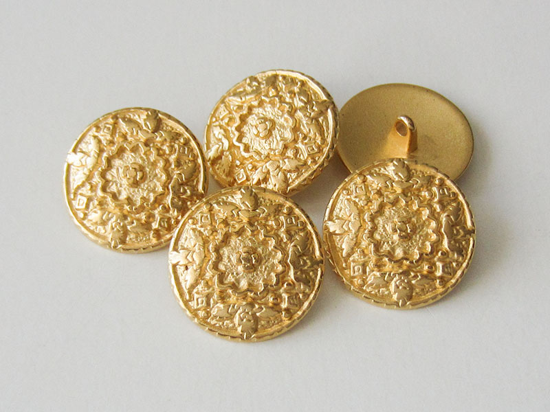 www.Knopfparadies.de - 0495mg - Goldene Metallknöpfe mit üppiger Verzierung