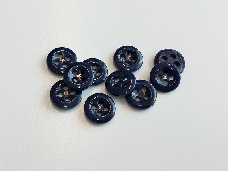 www.knopfparadies.de - 6927bl - Kleine, dunkelblaue Glasknöpfe - perfekt als Blusenknöpfe