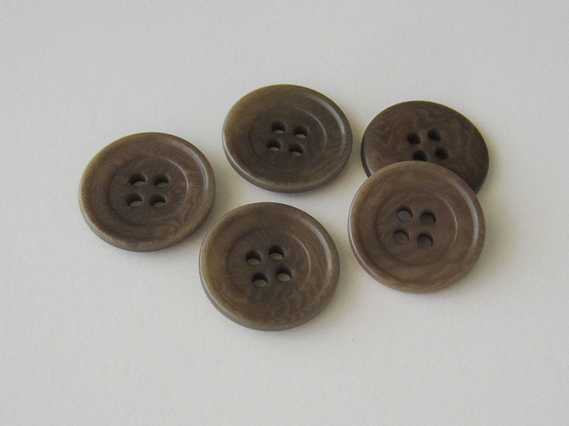 www.Knopfparadies.de - 1603gr - Grüne Steinnussknöpfe in Teller Form