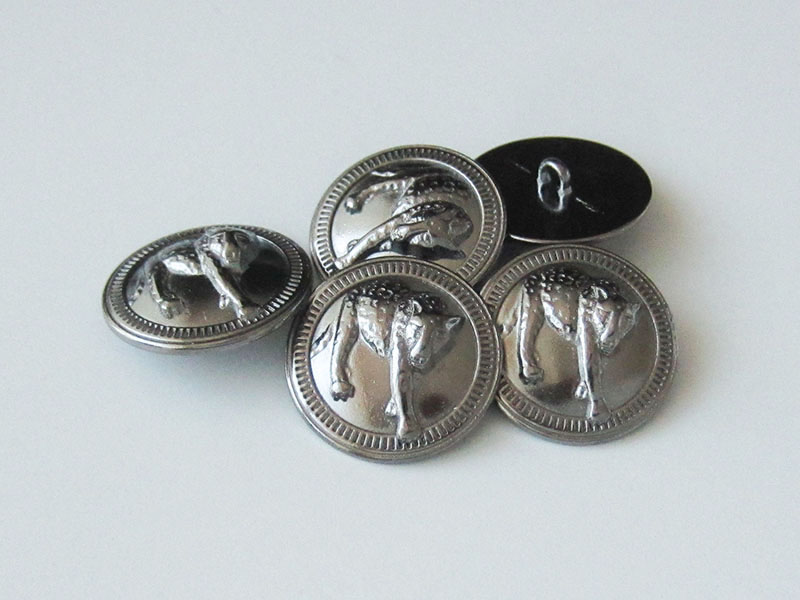 www.knopfparadies.de - 2054ch - Umwerfend schöne Designerknöpfe mit Raubkatze