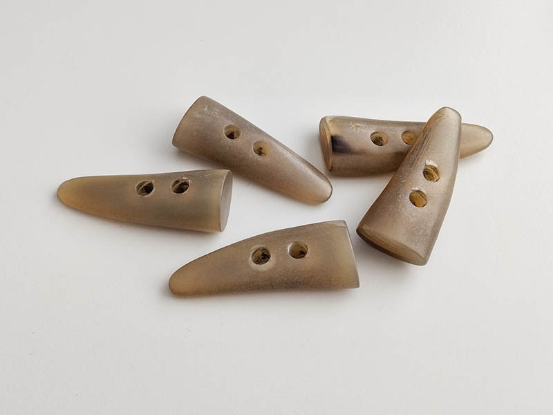 www.knopfparadies.de - 6452hb - Blonde Knebelknöpfe aus echtem Büffelhorn