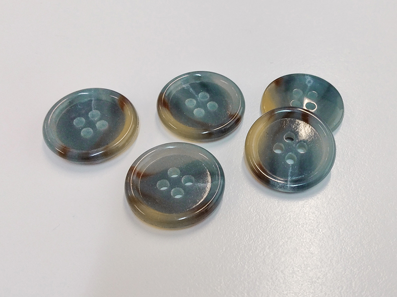 www.knopfparadies.de - 5508gb - Blau-braune Kunststoffknöpfe mit vier Löchern
