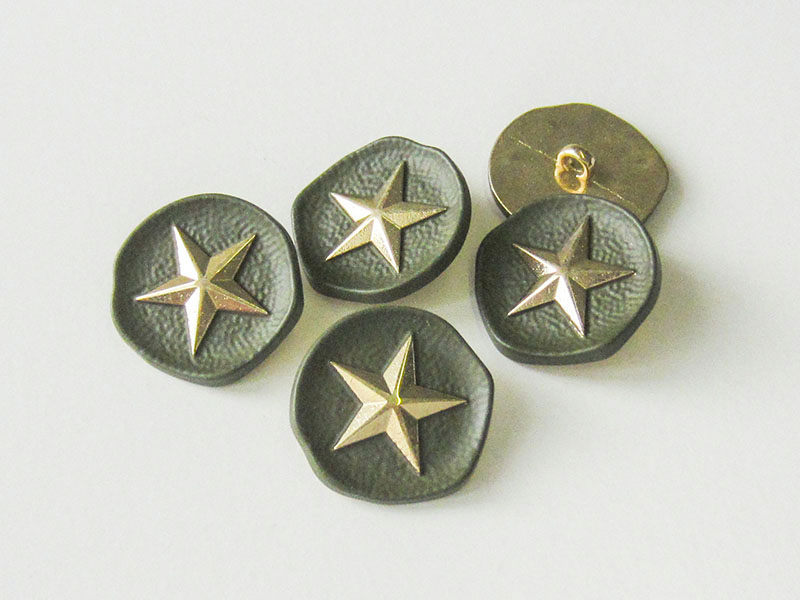 www.Knopfparadies.de - 2732gg - Tolle Motivknöpfe aus Metall mit Stern in Grün / Gold