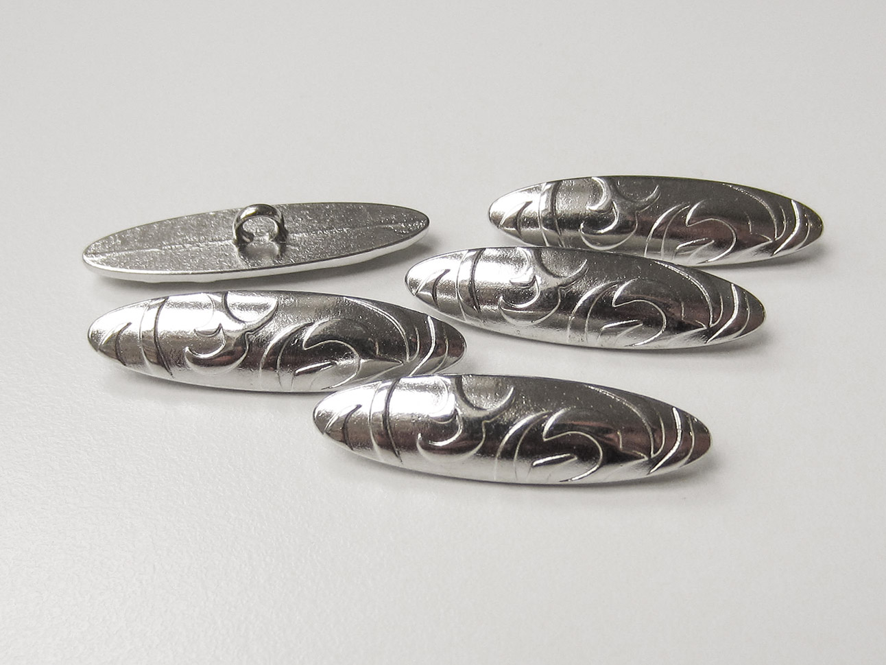 Traumhaft schöner Metall Knebel Knopf m. Ranken Muster