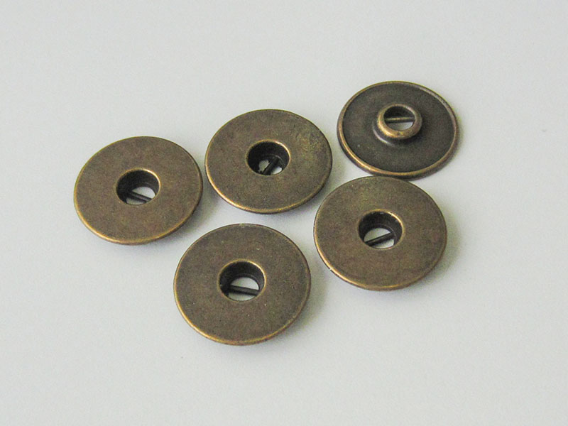 www.knopfparadies.de- 2670am - Altmessingfarbene Metallknöpfe, fast wie Jeansknöpfe