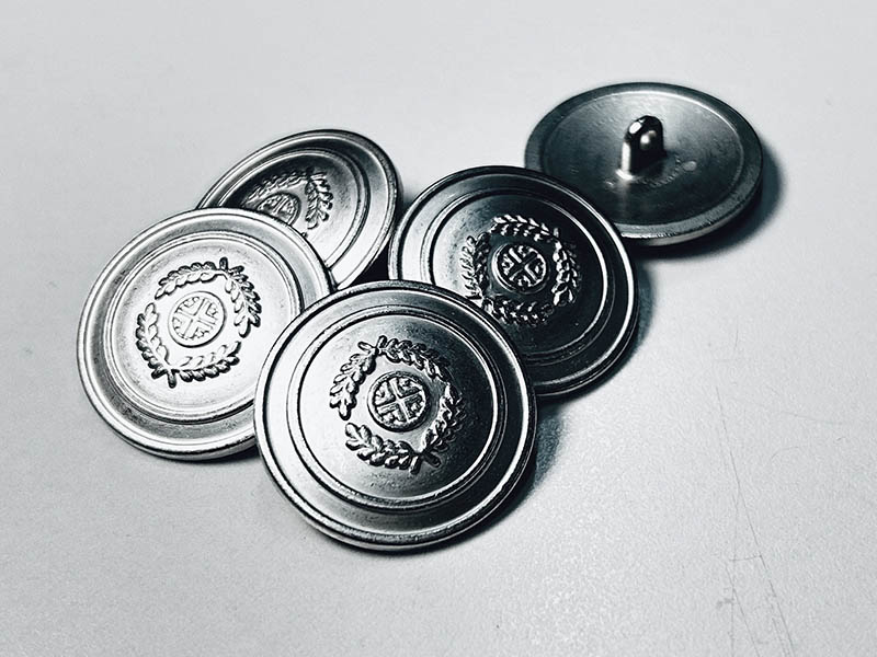 Metallknöpfe silberfarben im Vintage-Stil – gewölbte Knöpfe mit Öse