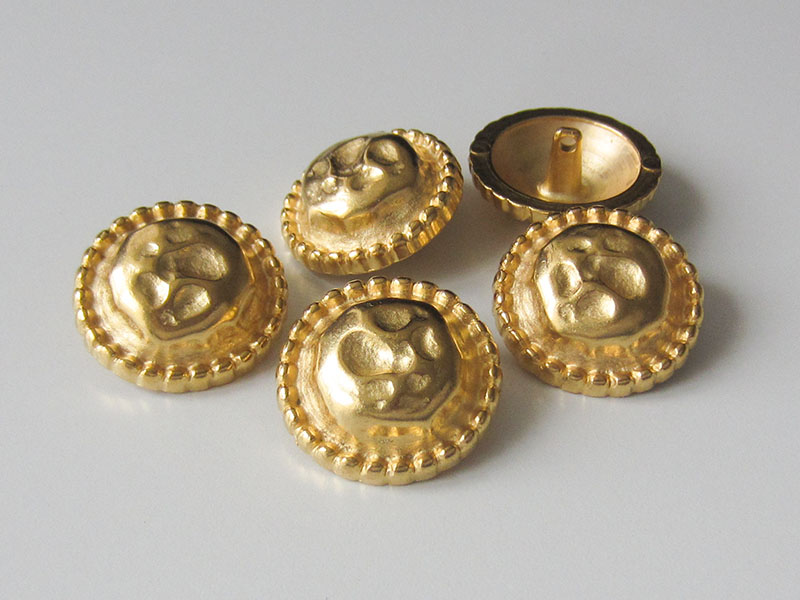 www.Knopfparadies.de - 3946go - Orginelle große goldene Metallknöpfe mit Öse