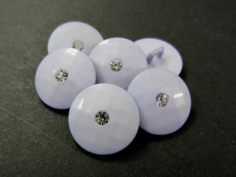 Fliederfb. facettierte Blusenknopf mit Glitzerstein