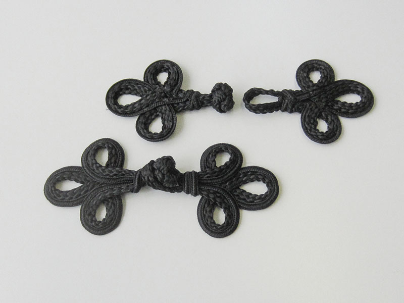 www.Knopfparadies.de - 5643sc - Beeindruckende große schwarze Posamentenverschlüsse