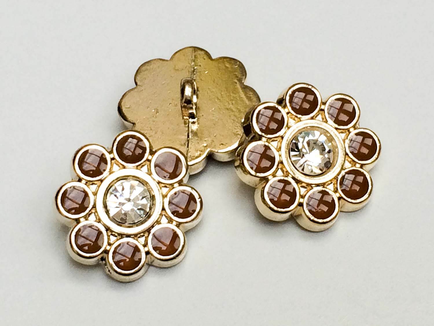 Anmutiger braun goldfb. Blumen Knopf mit Schmuck Stein
