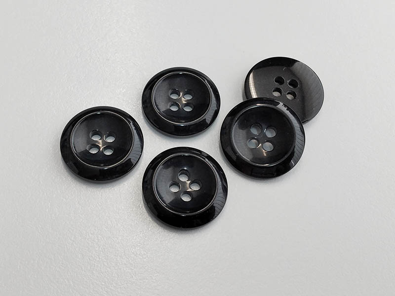 www.knopfparadies.de - 6456sc - Schwarz glänzende Vierlochknöpfe aus Kunststoff