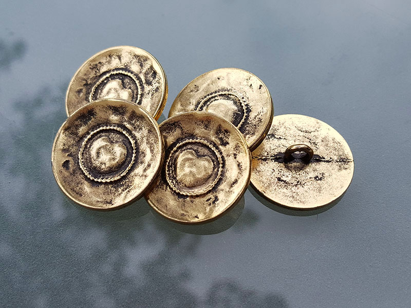 Metall Ösen Knöpfe in antiker Altgold Optik mit Herz