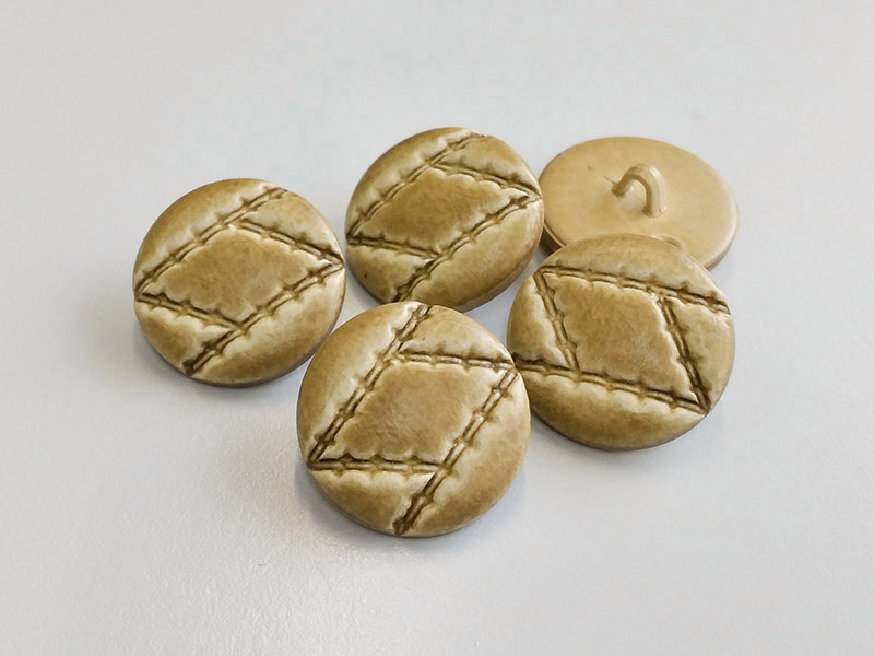 www.knopfparadies.de - 6005be - Beige Kunststoffknöpfe, fast wie Lederknöpfe