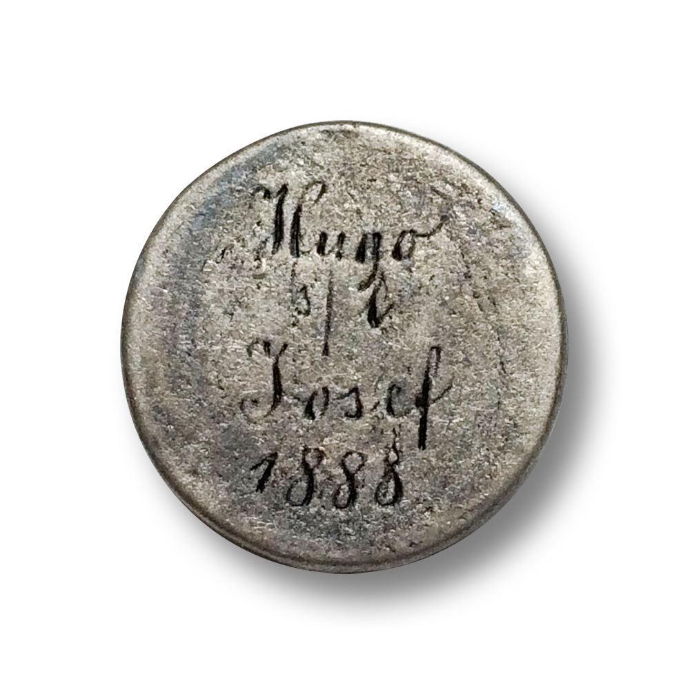 Antik wirkender Metall Knopf Hugo s / l Josef 1880