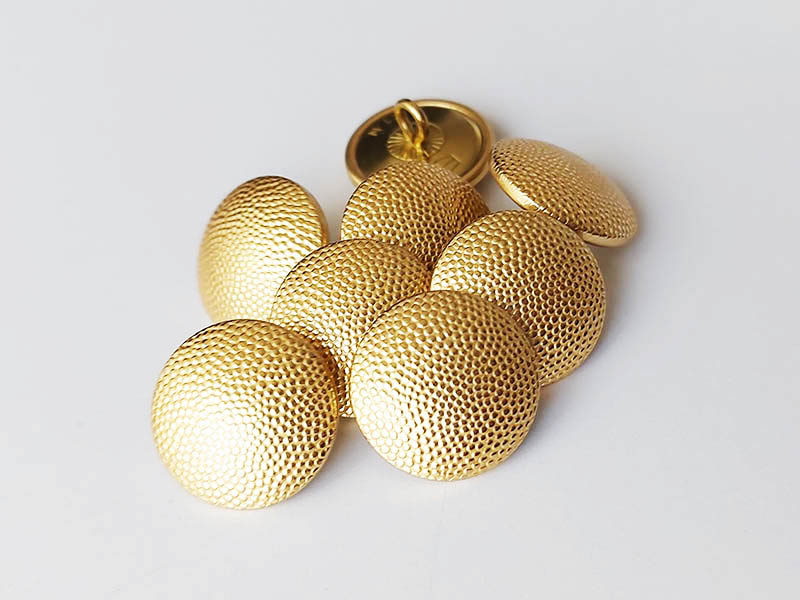 Goldfarbene Metallknöpfe mit gekörnter Oberfläche – 21 mm, Öse