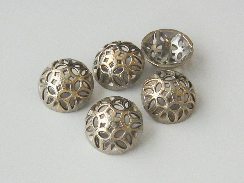www.knopfparadies.de - 3362bi - Bicolor Metallknöpfe, deutlich gewölbt mit Durchbruchmuster