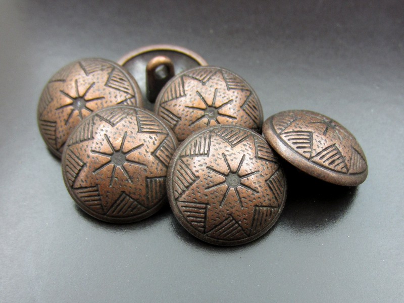 Altkupferfb. Metallknopf mit Sternmuster