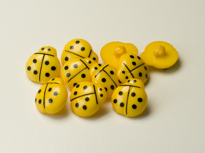 www.knopfparadies.de- Hübsche Marienkäfer - Kinderknöpfe 5708kg