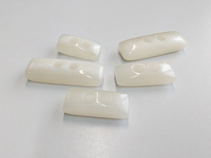 www.knopfparadies.de - 5683gr - Naturweiße Knebelknöpfe aus Kunststoff