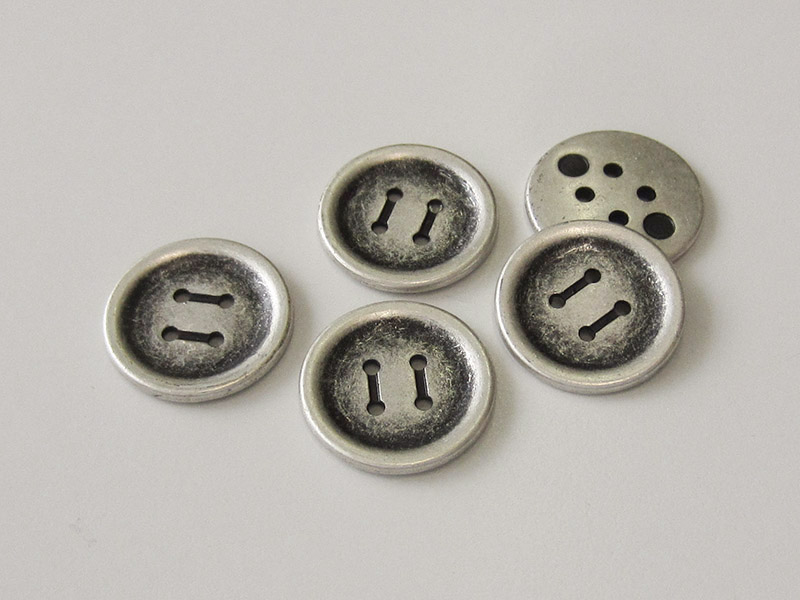 www.knopfparadies.de - 5757as - Altsilberfarbene Metallknöpfe mit vier Löchern