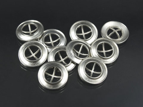 Sehr eigenwilliger Metallknopf