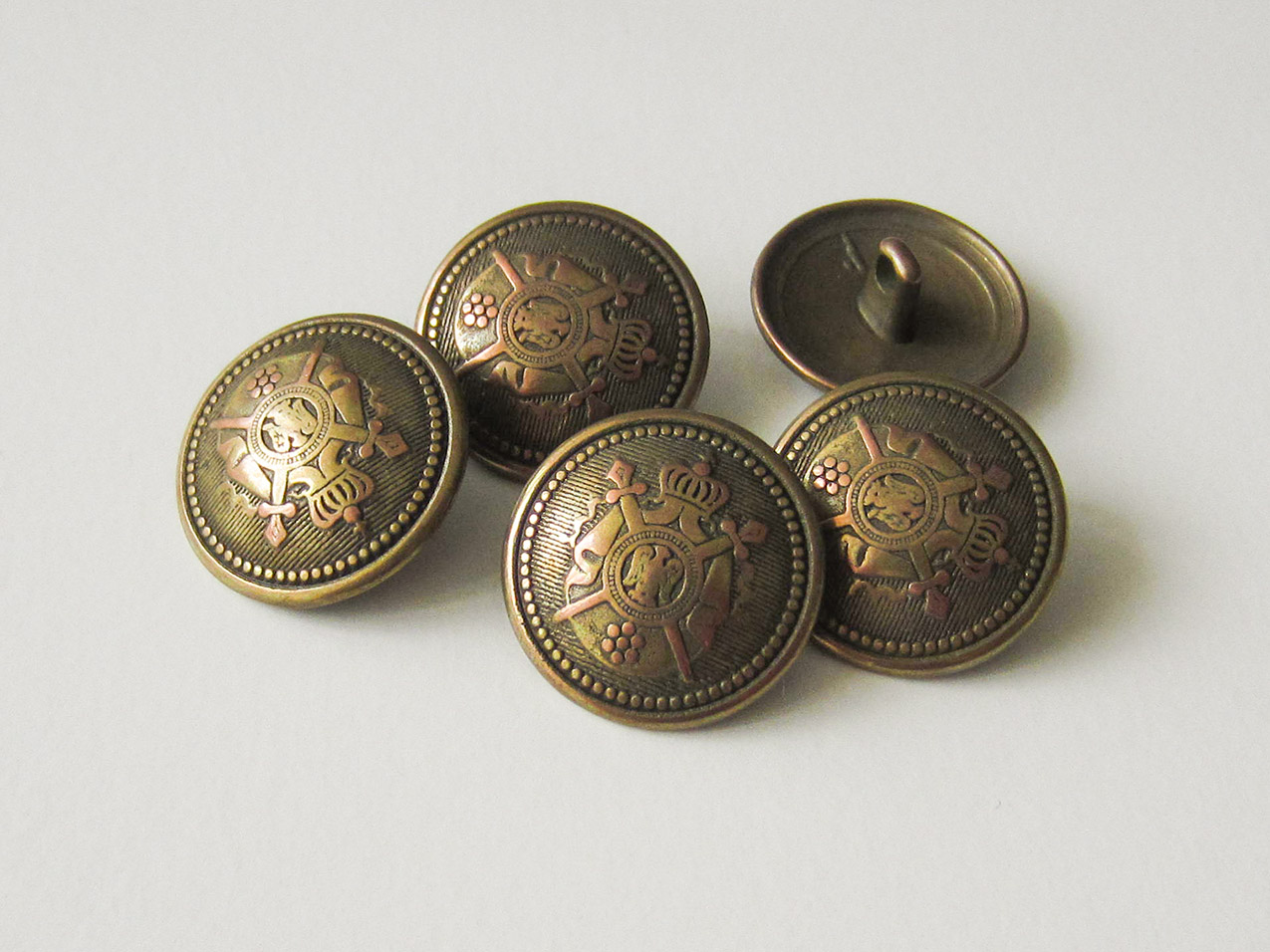 Edler Metall Wappen Knopf mit Krone, Schwert & Adler