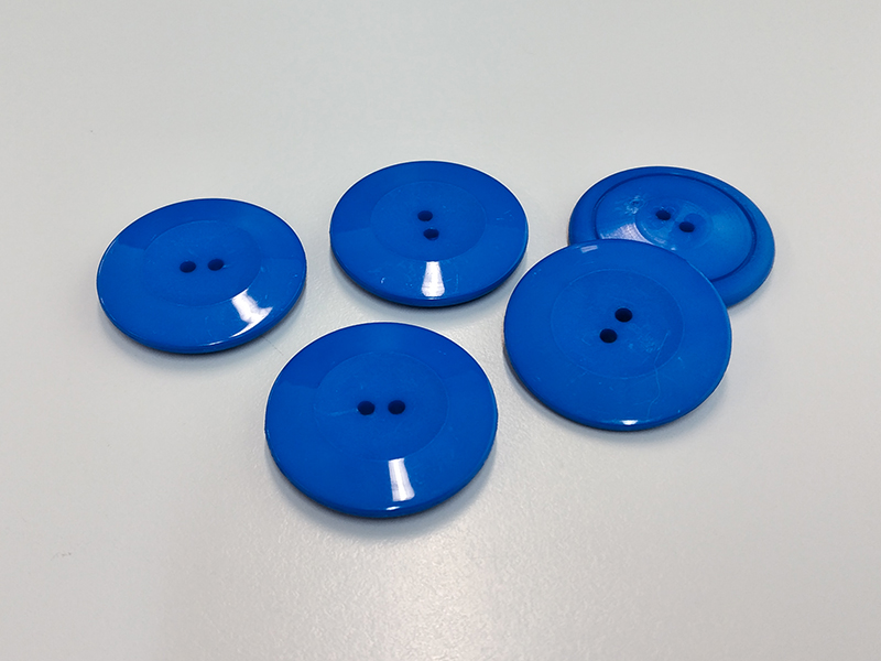 www.knopfparadies.de - 5607kb - Knallblaue Mantelknöpfe aus Kunststoff