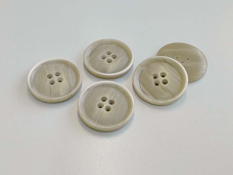 www.knopfparadies.de - 6091be - Beige gemaserte Mantelknöpfe aus Kunststoff